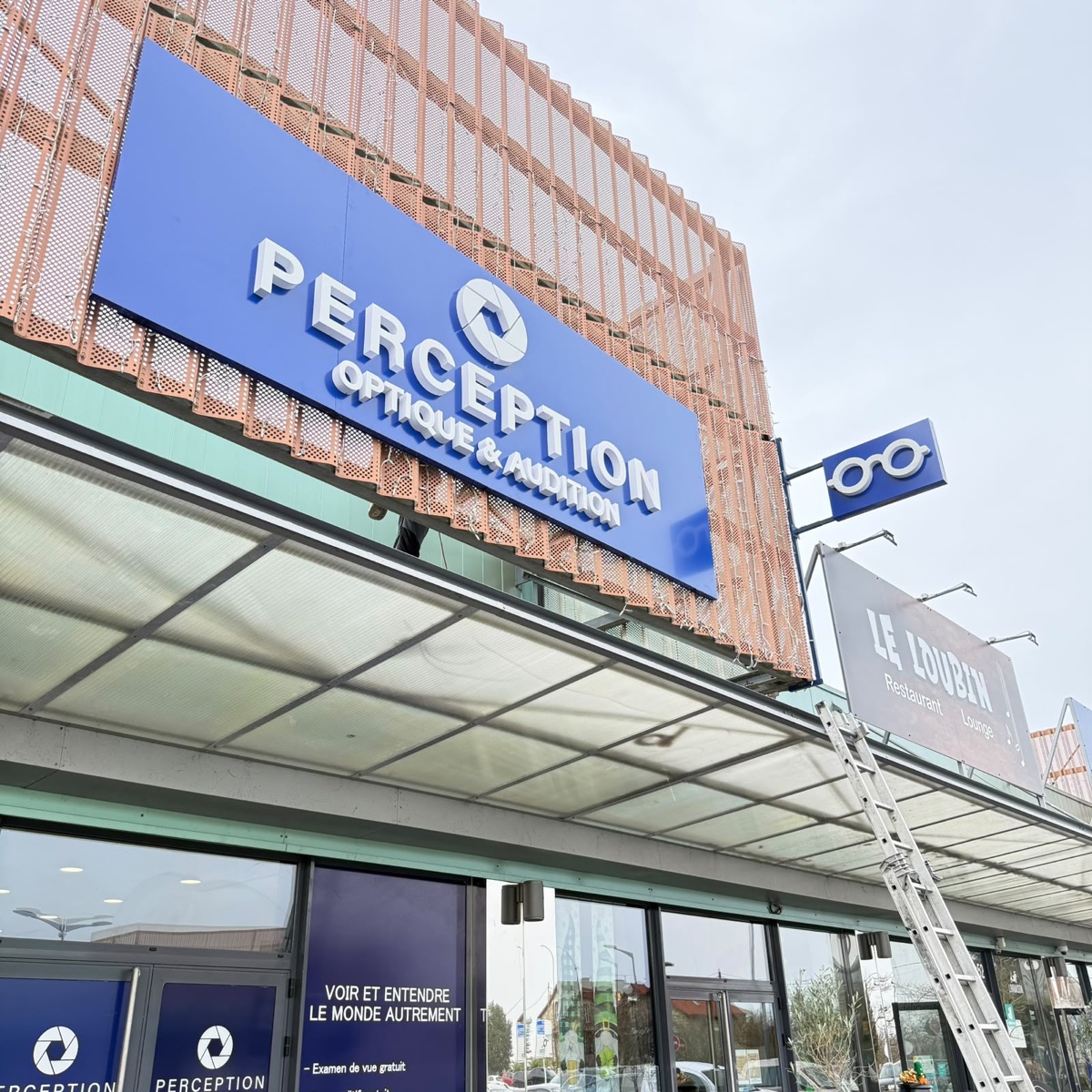 Enseigne centre commercial – Perception