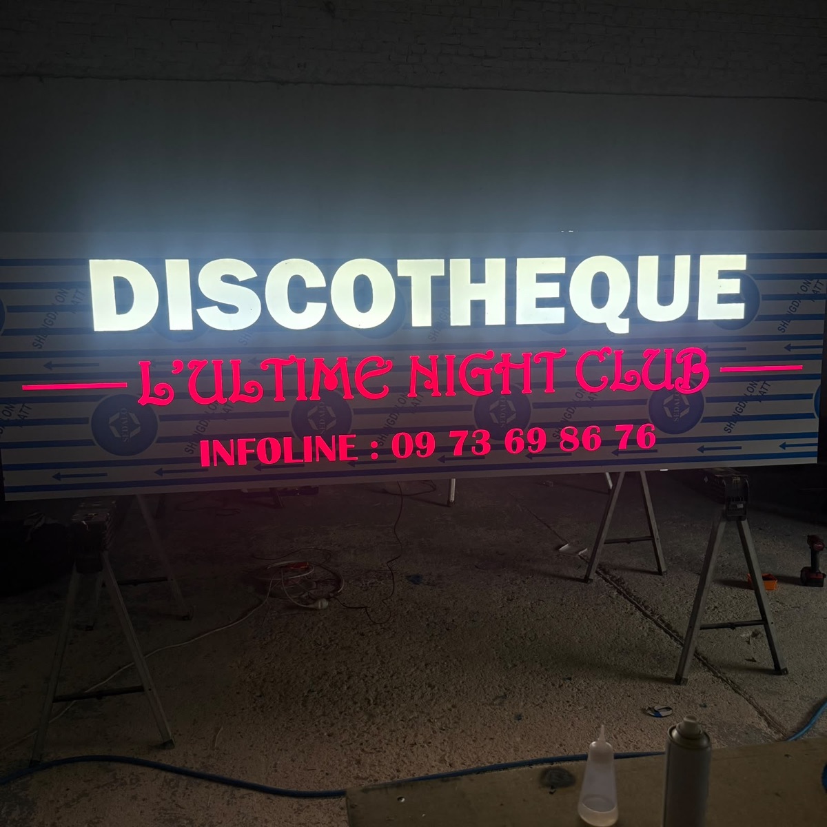 Enseigne LED de nuit – L'Ultime Night Club