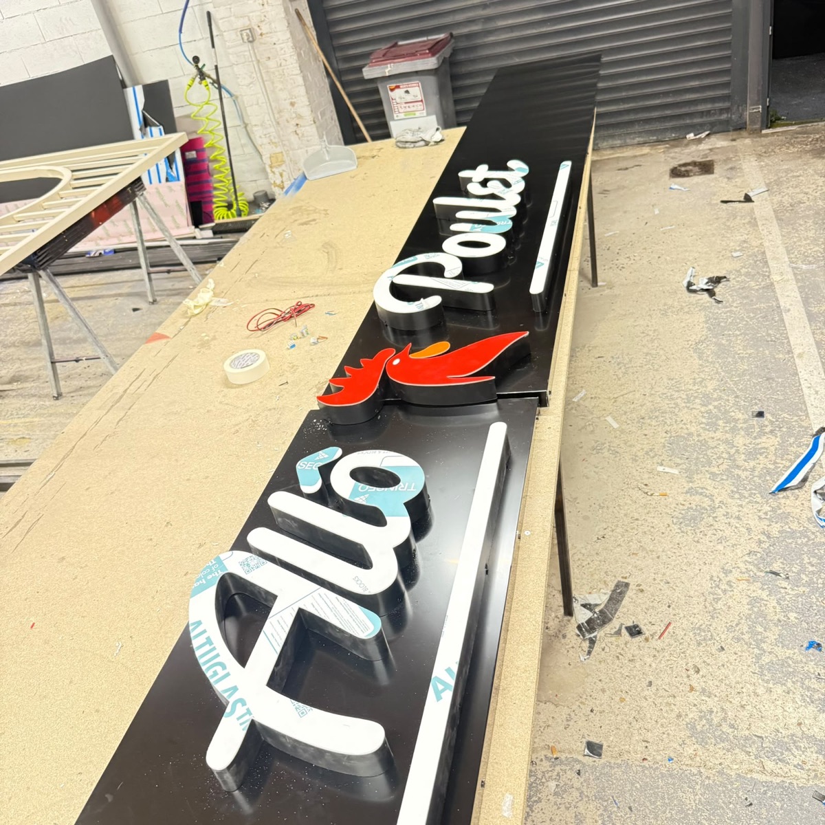 Fabrication lettres néon – Alló Poulet