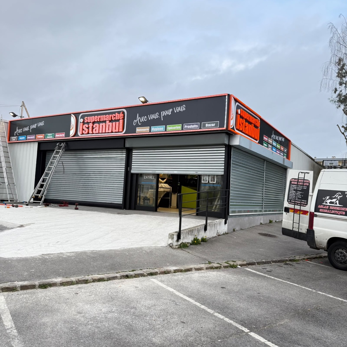 Façade complète – Supermarché