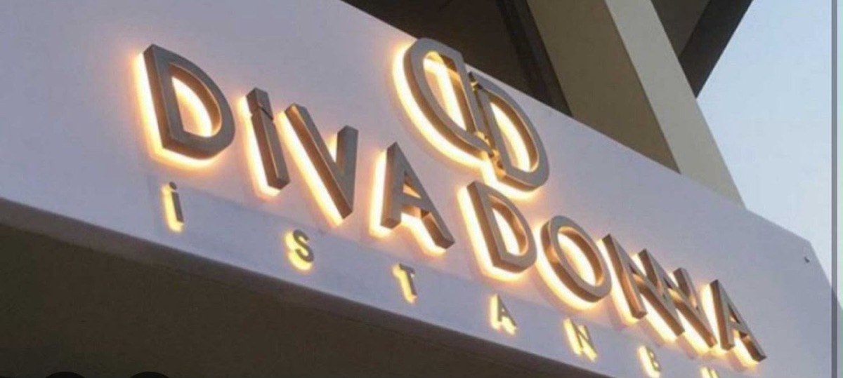 Lettres inox rétroéclairées – Diva Donna