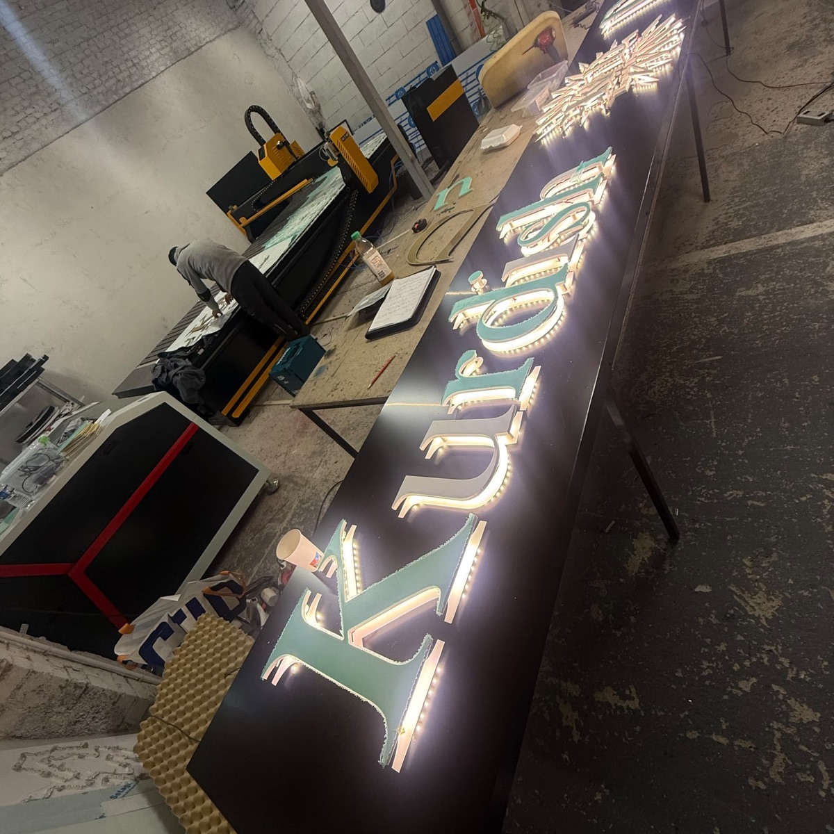 Lettres lumineuses – Fabrication
