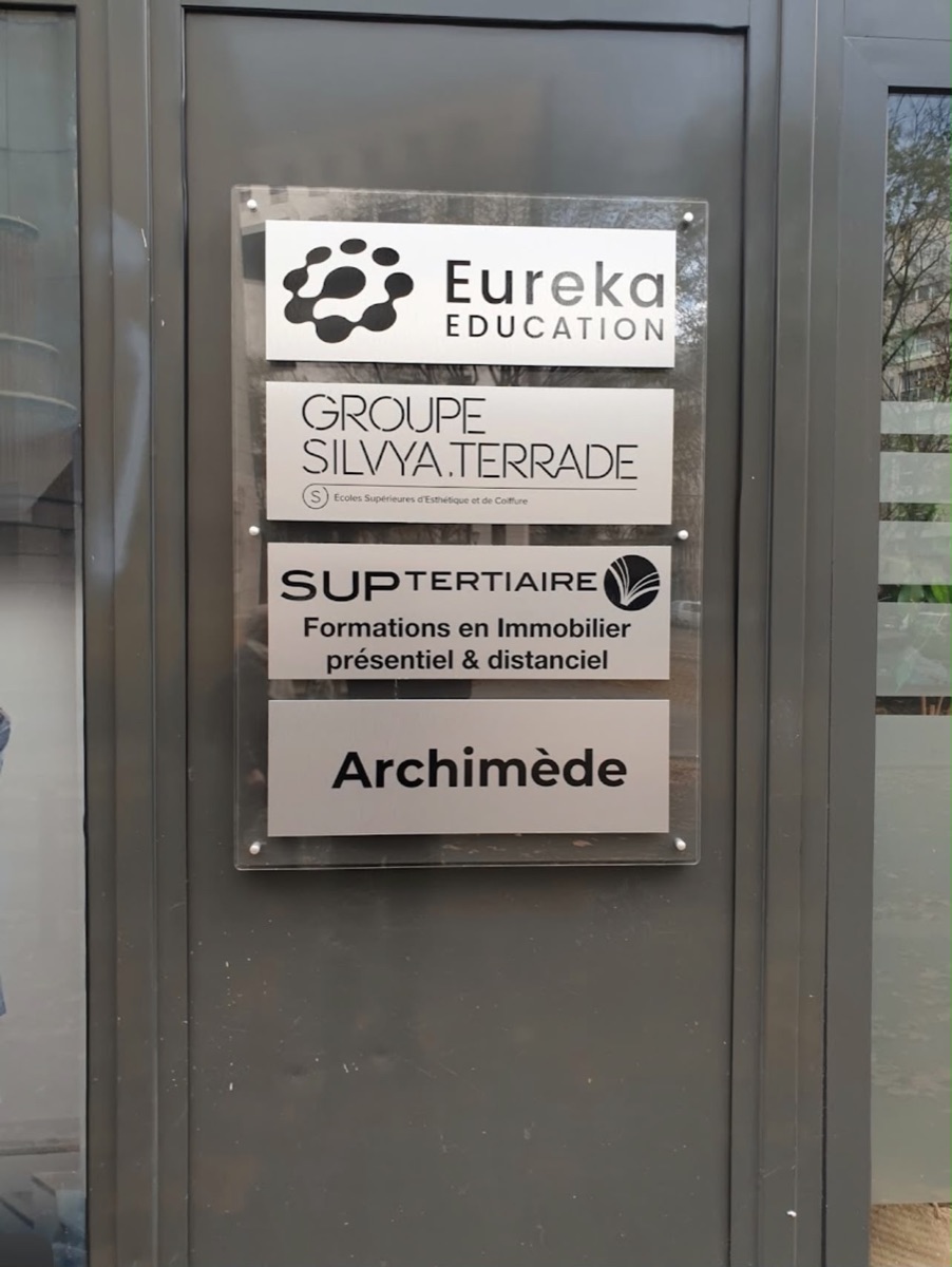 Plaques professionnelles – Hall d'entrée