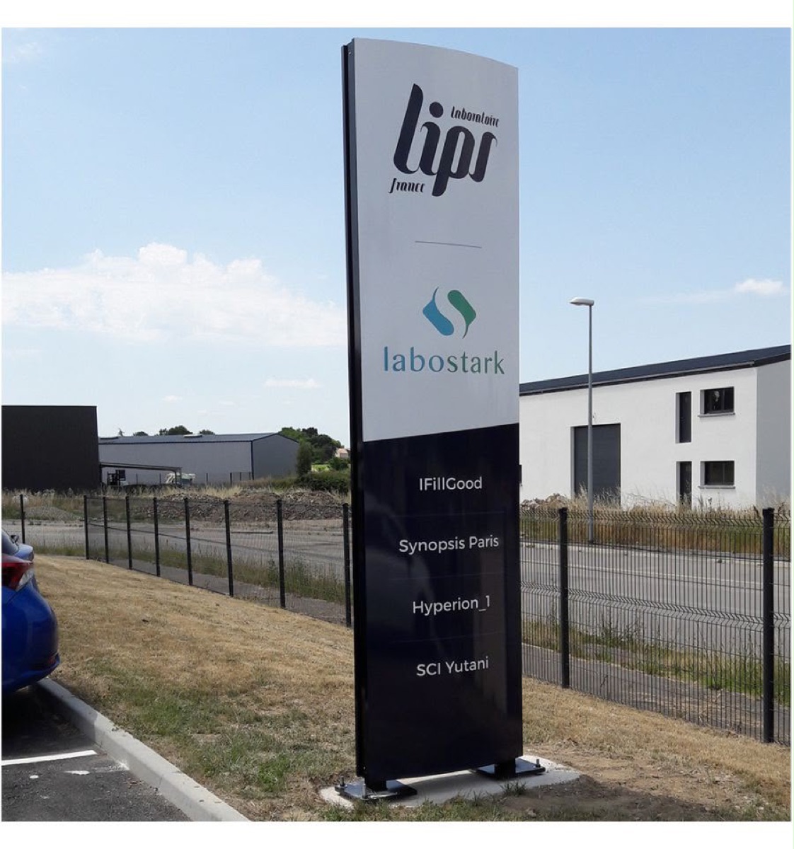 Totem multi-enseignes